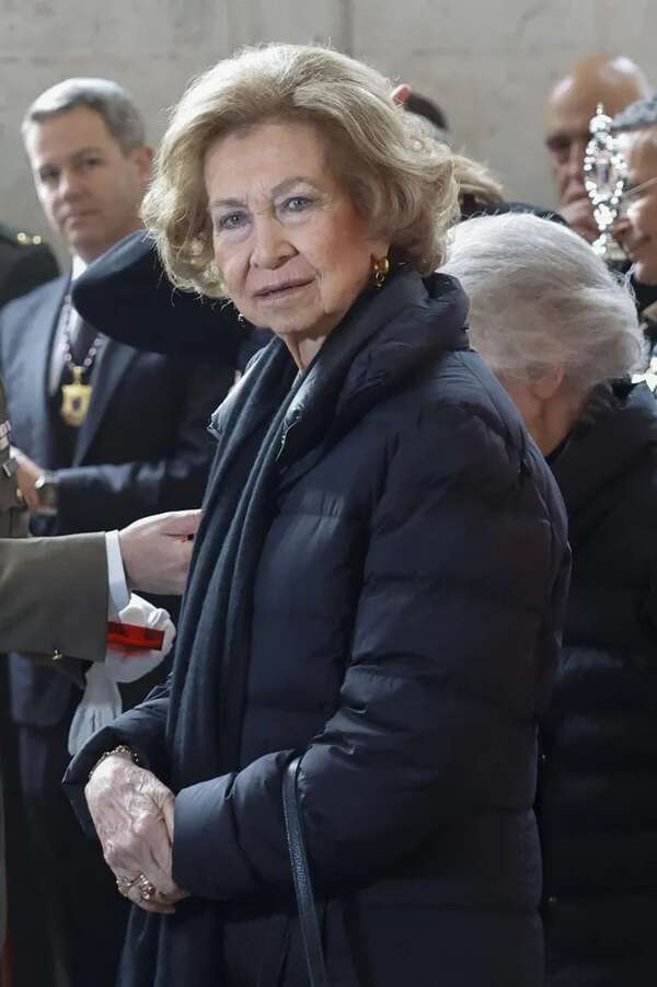 La reina Sofía sigue internada tras pasar su segunda noche en una clínica de Madrid - Gente - ABC Color
