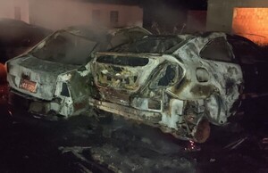Vehículos arden en llamas en un desarmadero - Oasis FM 94.3
