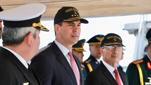 Apurado por Milei, el Gobierno invertirá en buques y lanchas para vigilar la frontera con Argentina