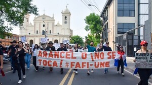 Universitarios se movilizaron por el Arancel cero