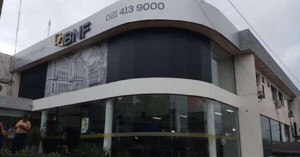La Nación / Hombre intentó arrancar cámaras de seguridad del BNF de Encarnación