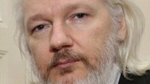 EEUU analiza retirar los cargos contra Julian Assange