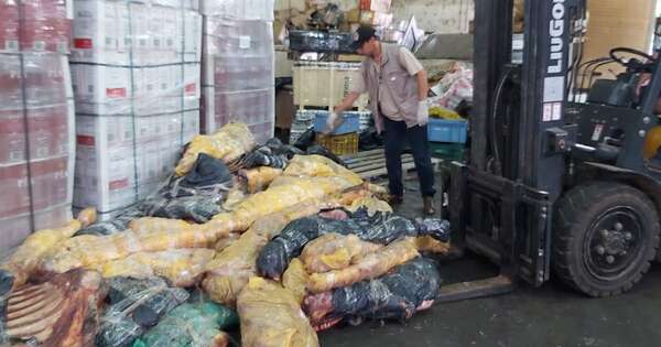La Nación / Fiscalía destruye 2.550 kilos de carne argentina de contrabando