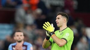 El ‘Dibu’ Martínez permite al Aston Villa llegar con ventaja a la vuelta
