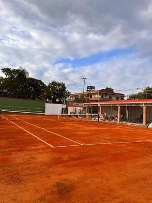 Sajonia inaugura cancha 6 de tenis y rehabilita quincho naranja - La Tribuna