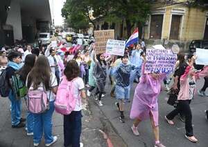 Hambre Cero: más de mil universitarios rechazan la ley  y siguen los paros  - Nacionales - ABC Color