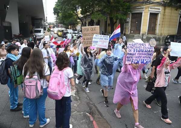 Hambre Cero: más de mil universitarios rechazan la ley  y siguen los paros  - Nacionales - ABC Color