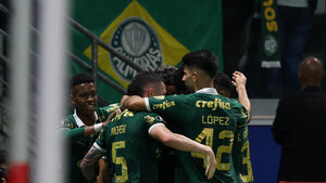 Versus / Con Gómez como capitán, Palmeiras logra remontar ante el Liverpool de Miguel Samudio