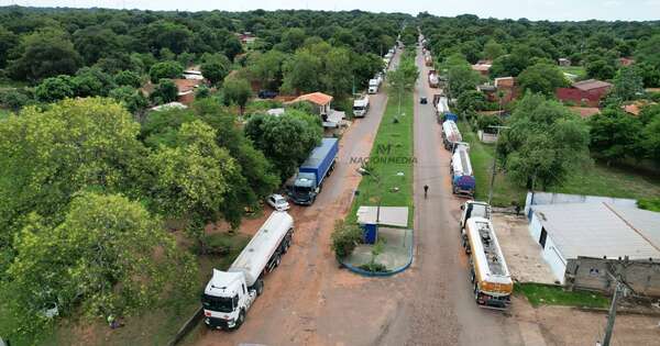 La Nación / Transportistas bolivianos niegan que choferes pasaron hambre y calor