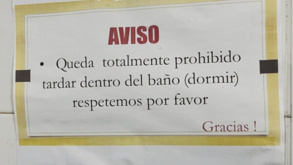 En un edificio prohíben “tardar” en el baño