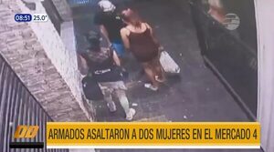 Así asaltaron a dos mujeres en un pasillo del Mercado 4 | Telefuturo