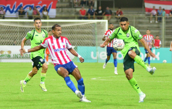 Versus / Encarnación FC no pasa del cero en su primer partido en casa