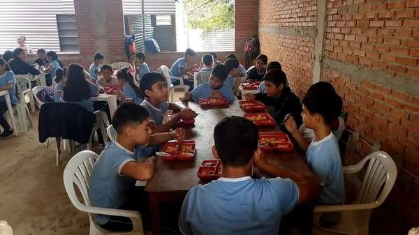 Gobernación de San Pedro distribuye almuerzo escolar a 31 instituciones - Nacionales - ABC Color