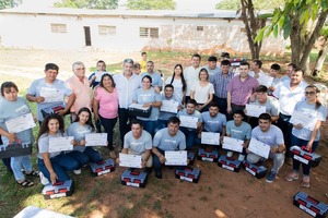 Jóvenes electricistas reciben kits de herramientas en Carayaó tras finalizar curso - .::Agencia IP::.