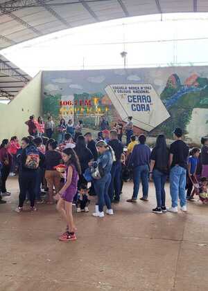 Sobre la hora, cuestionado director no apareció para participar en asamblea de escuela Cerro Corá - Radio Imperio 106.7 FM