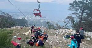 La Nación / Turquía: rescatan a pasajeros atrapados 23 horas en un teleférico