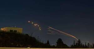 La Nación / Israel está siendo atacado por Irán con una ronda de misiles balísticos