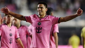 (VIDEO) Diego Gómez se manda partidazo y gol en el equipo de Messi y Suárez