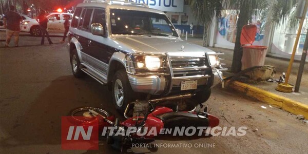 CAMIONETA Y MOTOCICLETA COLISIONARON EN EL CENTRO DE ENCARNACIÓN - Itapúa Noticias