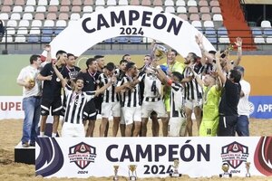 Versus / Libertad conquista el torneo Apertura 2024 de Fútbol de Playa