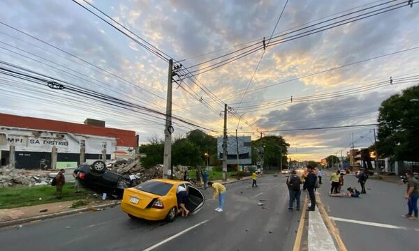 ¡Terrible! Dos personas mueren en accidente sobre avenida Eusebio Ayala