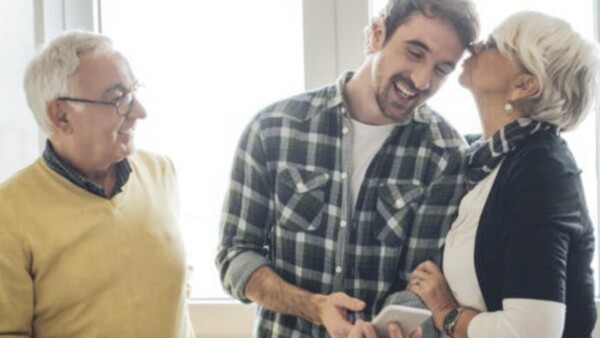 Proponen un proyecto para adoptar a mayores de edad