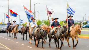 Jinetes uruguayos cabalgaron hasta Paraguay para celebrar los 100 años de la Escuela Artigas