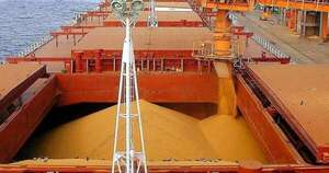La Nación / Exportaciones de soja se ralentizan debido a bajante de los ríos y demoras en la frontera