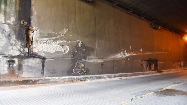 Pésimo estado de paredes y asfalto de viaducto en Semidei causan temor