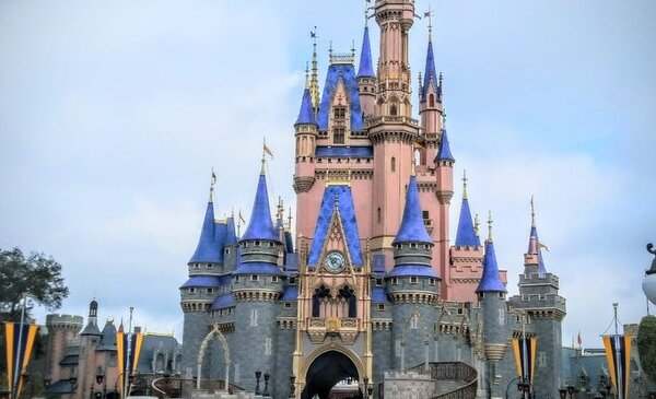Disney prohibirá para siempre a quienes mientan sobre discapacidades