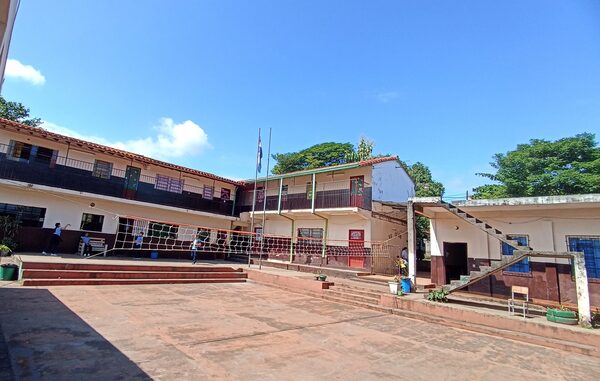 Escuela María Auxiliadora de Pdte. Franco está con varias goteras desde hace tiempo - La Clave