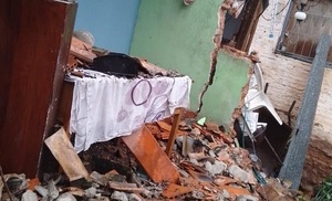 Colapsa vivienda en Asunción tras temporal