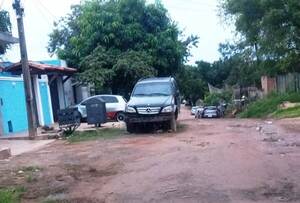 Camioneta abandonada en plena calle •