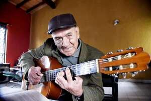 Kucky Rey, maestro de la guitarra y la armonía, falleció hoy a los 89 años - Música - ABC Color