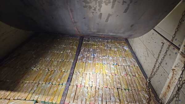 Camión intenta cruzar el Puente de la Amistad con tres toneladas de marihuana