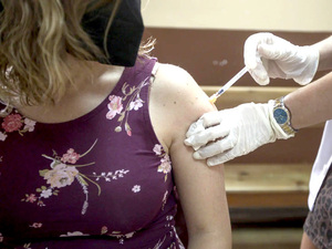 Doble protección: Instan a embarazadas a vacunarse   - La Clave