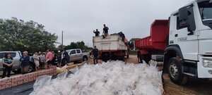 Familias afectadas por las inundaciones en Ñeembucú recibieron asistencia del Gobierno Nacional