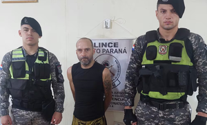 Preso intentó huir y saltó al patio de la policía donde fue recapturado - Noticiero Paraguay