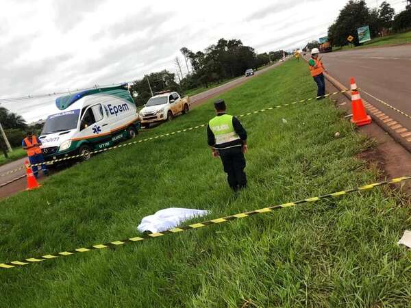 Peatón muere atropellado por un automóvil - ABC en el Este - ABC Color