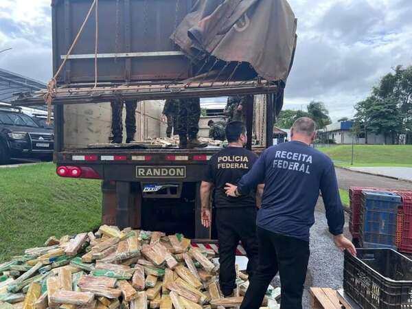 Incautan tres toneladas de marihuana transportadas en camión con chapa paraguaya - ABC en el Este - ABC Color