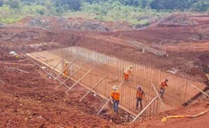 Construcción de ruta en Puerto Indio avanza sostenidamente