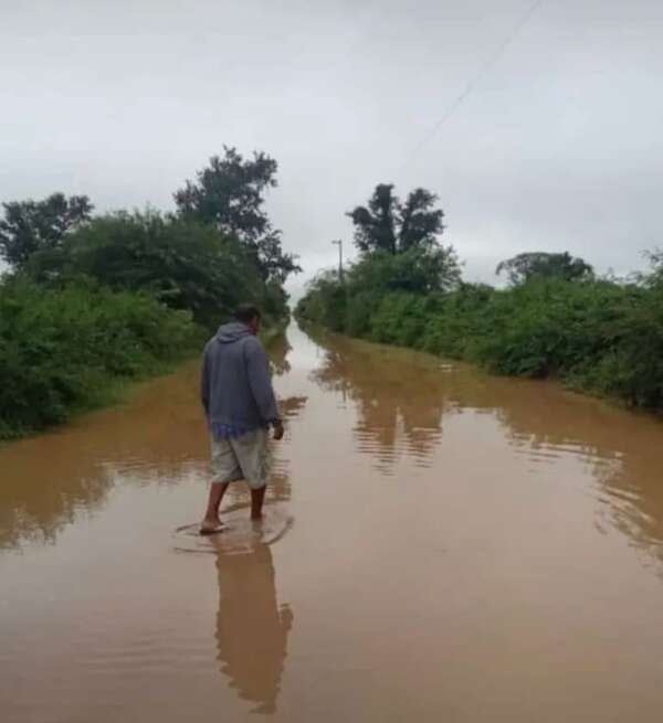 Tras lluvias, 150 familias quedan aisladas e inundadas en comunidad nativa de Presidente Hayes - Noticias del Chaco - ABC Color