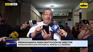 Video: permisionarios del Mercado 4 exigen la destitución del director - ABC Noticias - ABC Color