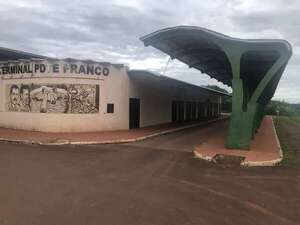 Costosa terminal de buses de Presidente Franco está en desuso - ABC en el Este - ABC Color