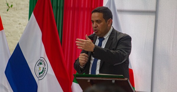 En el PLRA piden elegir nuevo líder mientras Estigarribia avanza en su proyecto presidencial