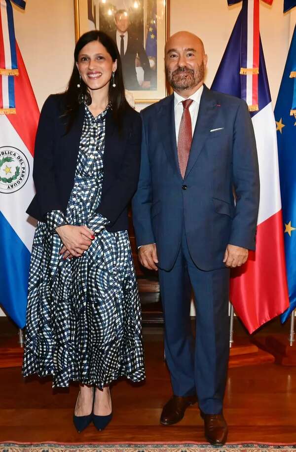 Recepción en honor a la diputada de Francia Eléonore Caroit - Sociales - ABC Color