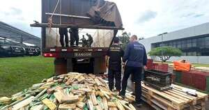 La Nación / Detectan 3 toneladas de droga en aduana de Foz