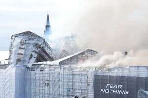 Parte del techo de la antigua bolsa de Copenhague se hunde por el incendio - Mundo - ABC Color