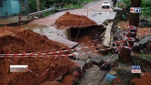 Destruido puente pone en riesgo a conductores y transeúntes - Noticias Paraguay