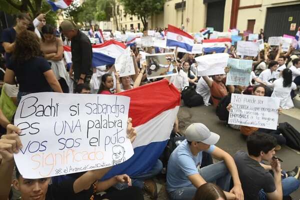Viceministro explica por qué se pagan salarios con el Arancel Cero - Nacionales - ABC Color